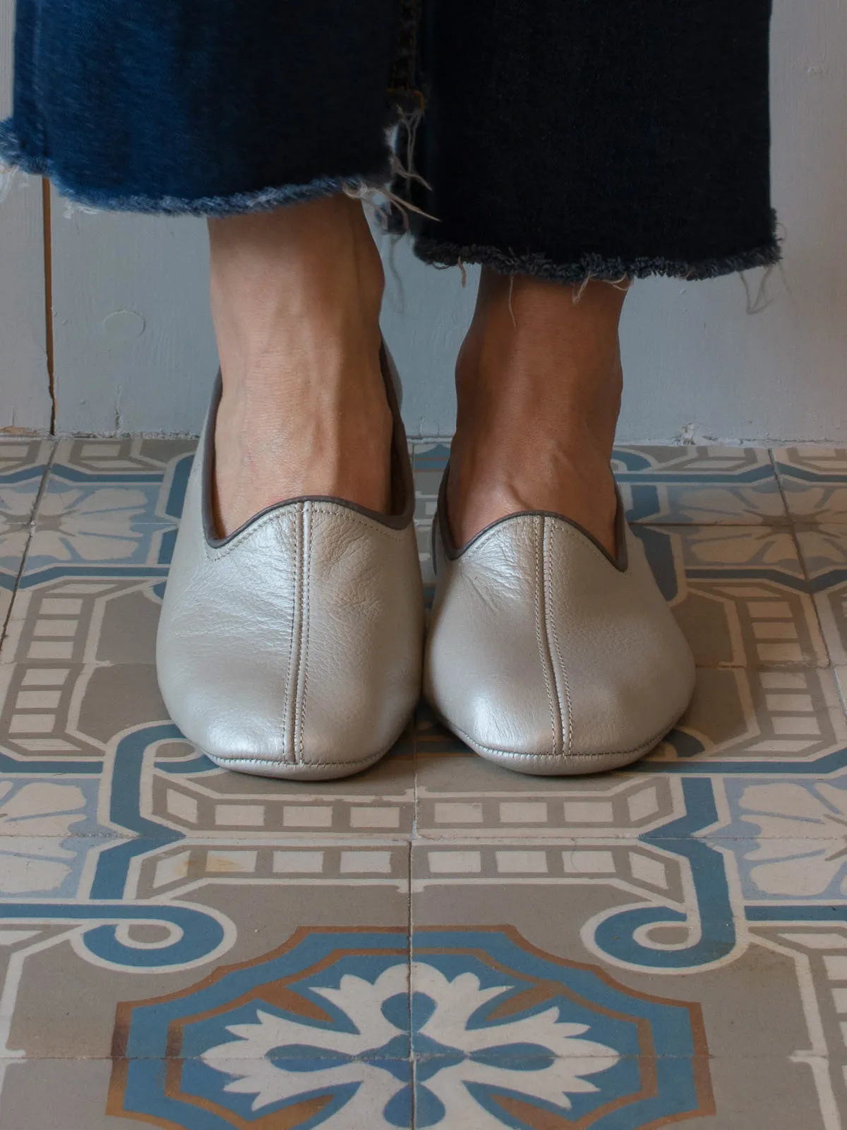 LEATHER SLIPPERS in SILVER