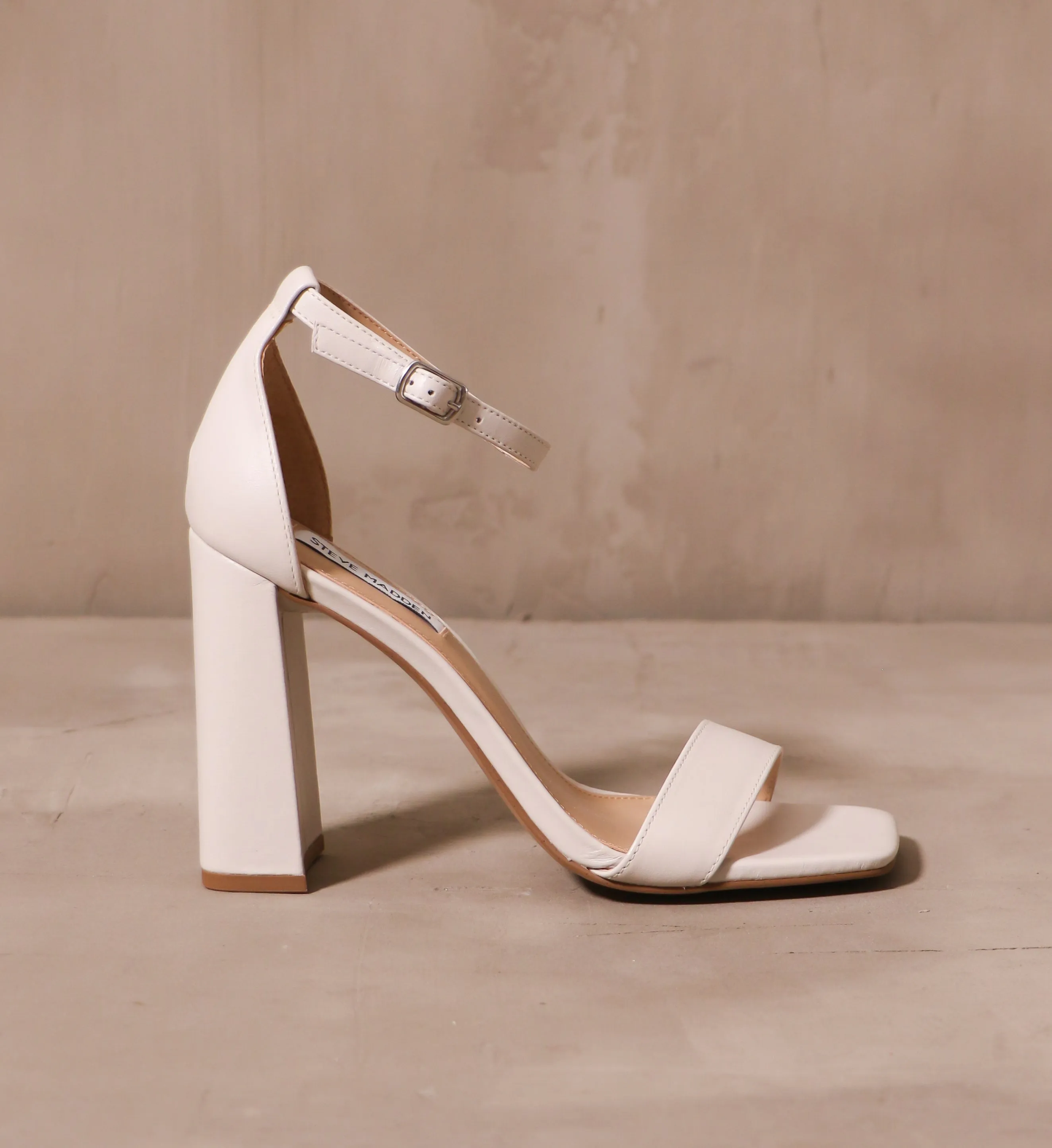 THERE CHIC GOES HEEL