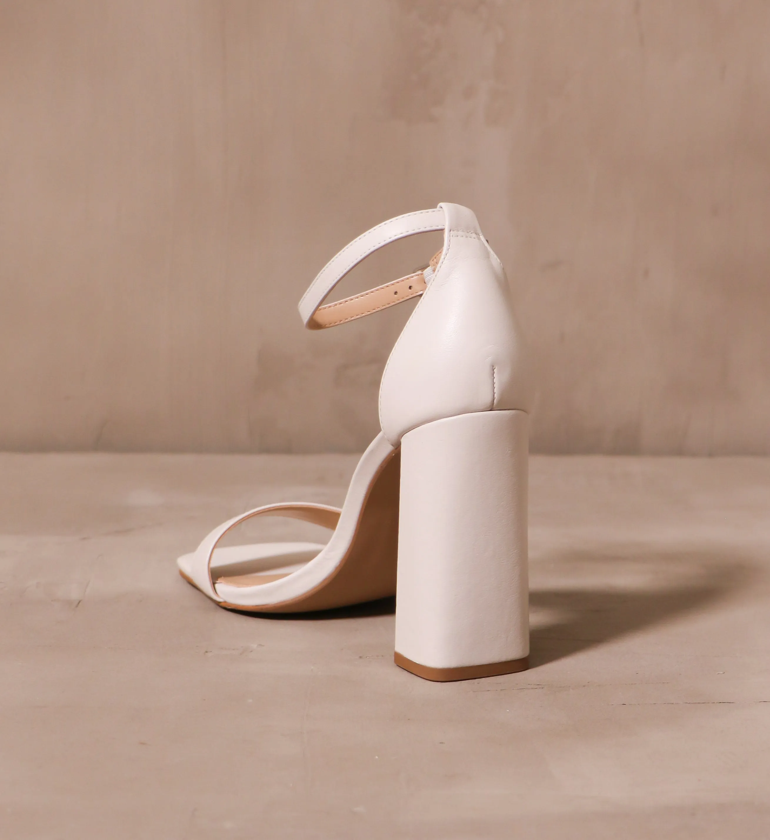 THERE CHIC GOES HEEL