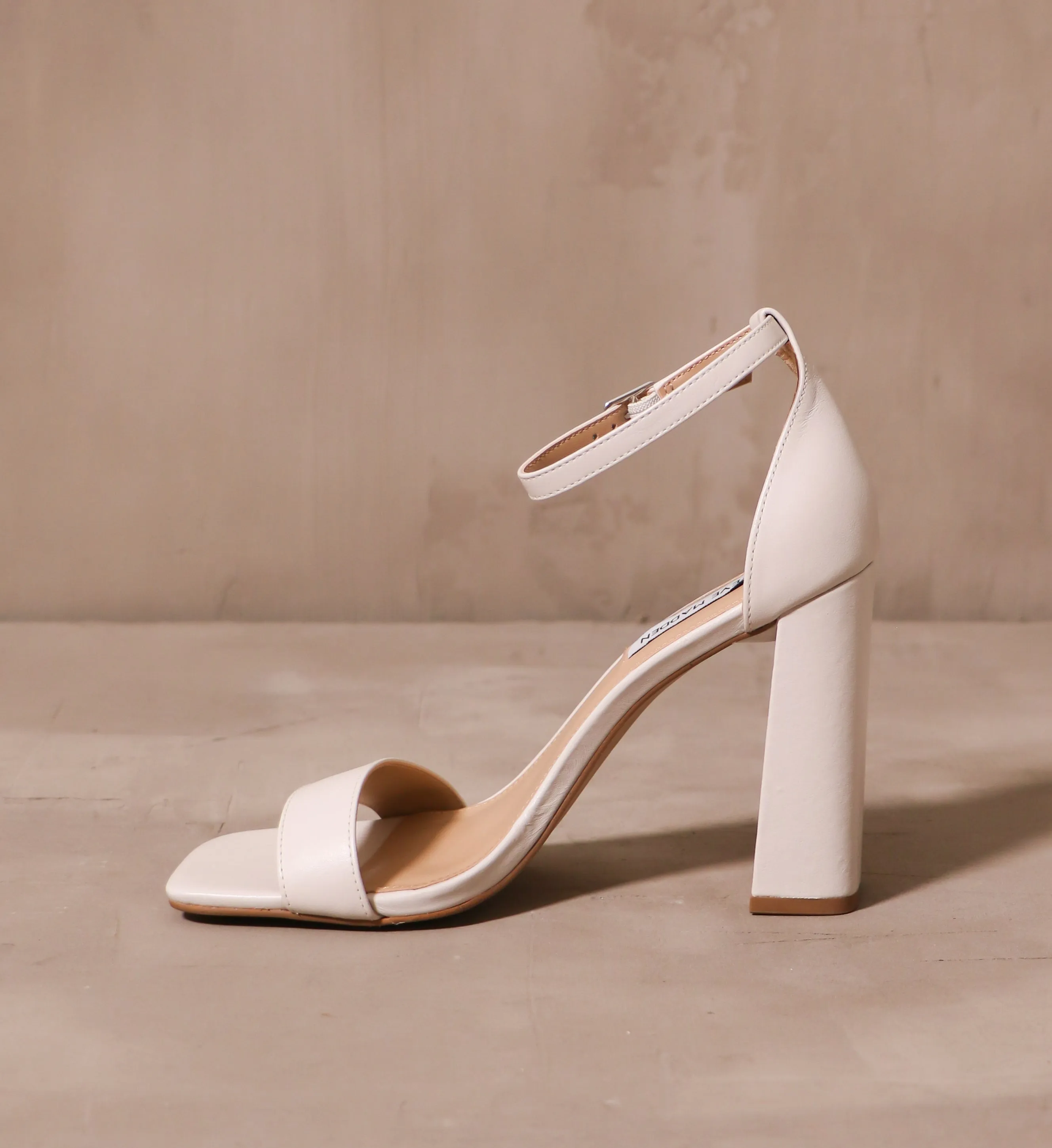 THERE CHIC GOES HEEL