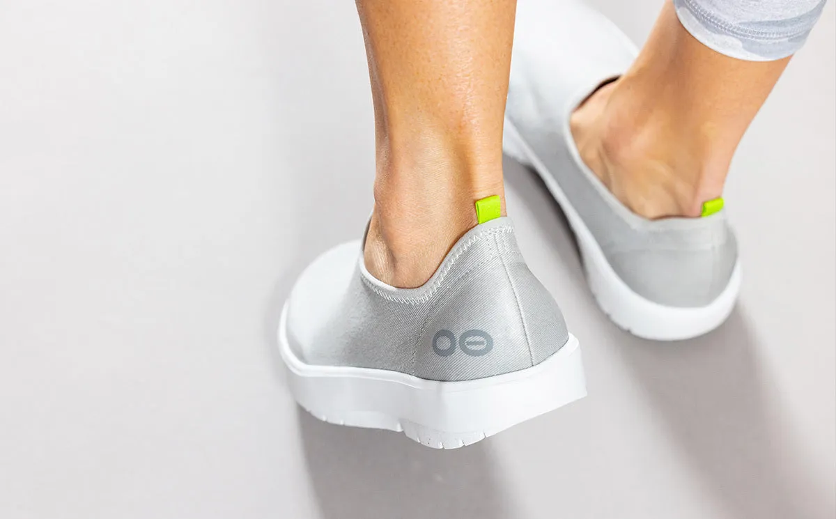 Women's OOmg eeZee Low Shoe - Gray (SALE)